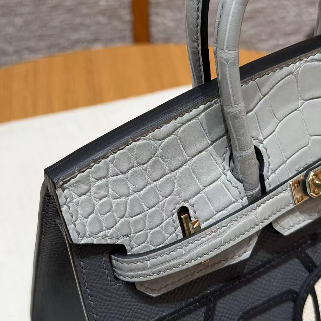 Hermes Birkin Faubourg 20 Bag Handmade In Madame and Alligator Leather Gold Hardware 0L Girs Meyer 0V Gris Ciment H0 Gris Misty - Image 10
