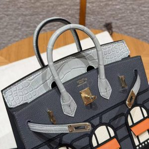 Hermes Birkin Faubourg 20 Bag Handmade In Madame and Alligator Leather Gold Hardware 0L Girs Meyer 0V Gris Ciment H0 Gris Misty - Image 13