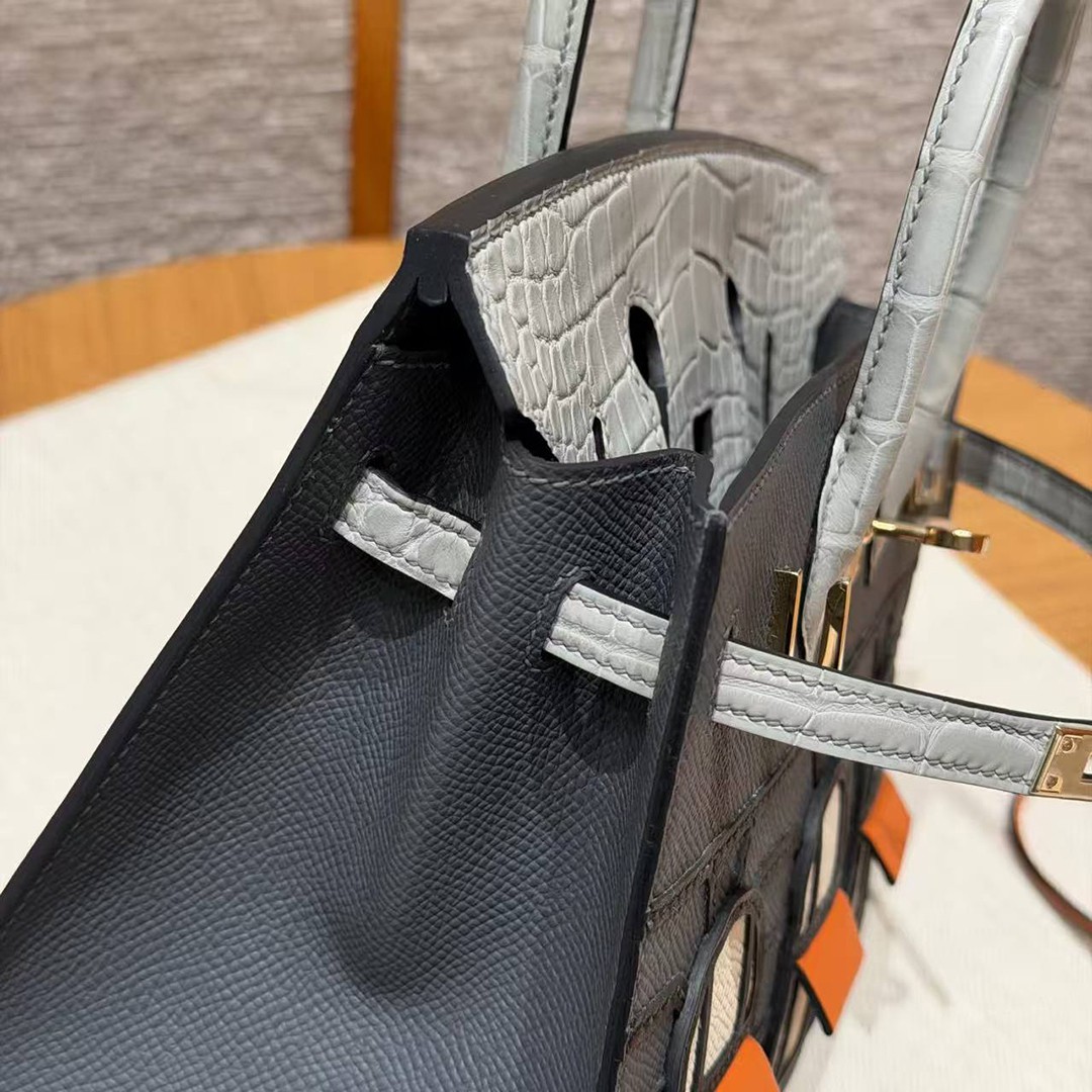 Hermes Birkin Faubourg 20 Bag Handmade In Madame and Alligator Leather Gold Hardware 0L Girs Meyer 0V Gris Ciment H0 Gris Misty - Image 12
