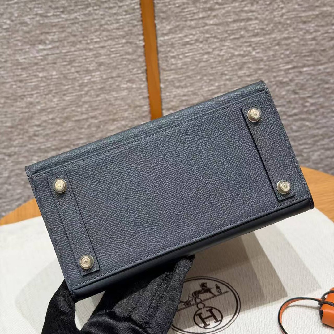 Hermes Birkin Faubourg 20 Bag Handmade In Madame and Alligator Leather Gold Hardware 0L Girs Meyer 0V Gris Ciment H0 Gris Misty - Image 19