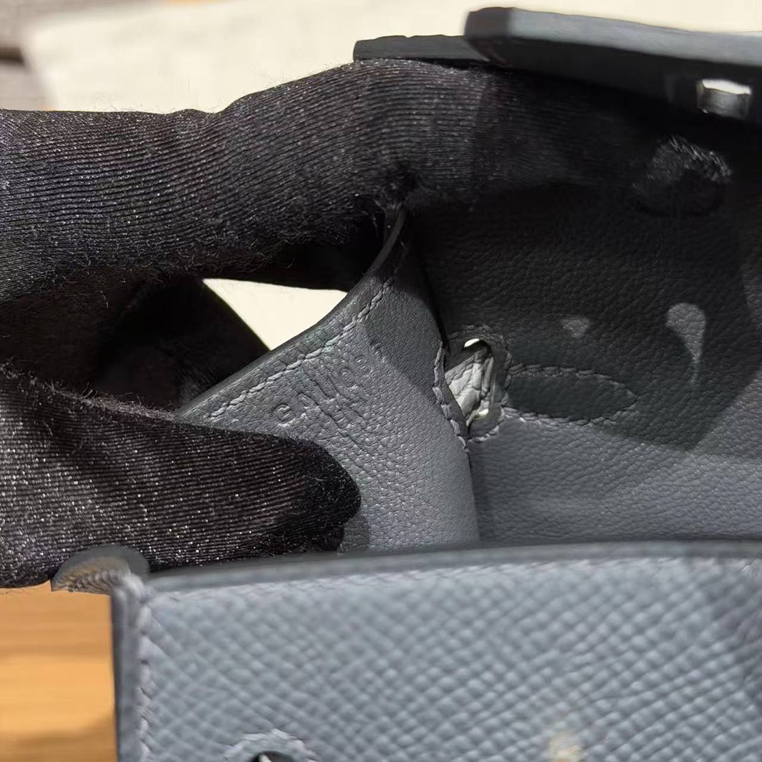Hermes Birkin Faubourg 20 Bag Handmade In Madame and Alligator Leather Gold Hardware 0L Girs Meyer 0V Gris Ciment H0 Gris Misty - Image 16
