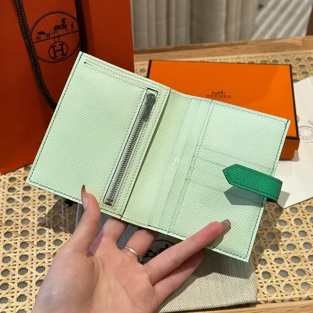Hermes Bearn Compact Wallet Handmade In Epsom Calfskin Leather Silver Hardware OZ Comics OS Vert Fizz - Image 11