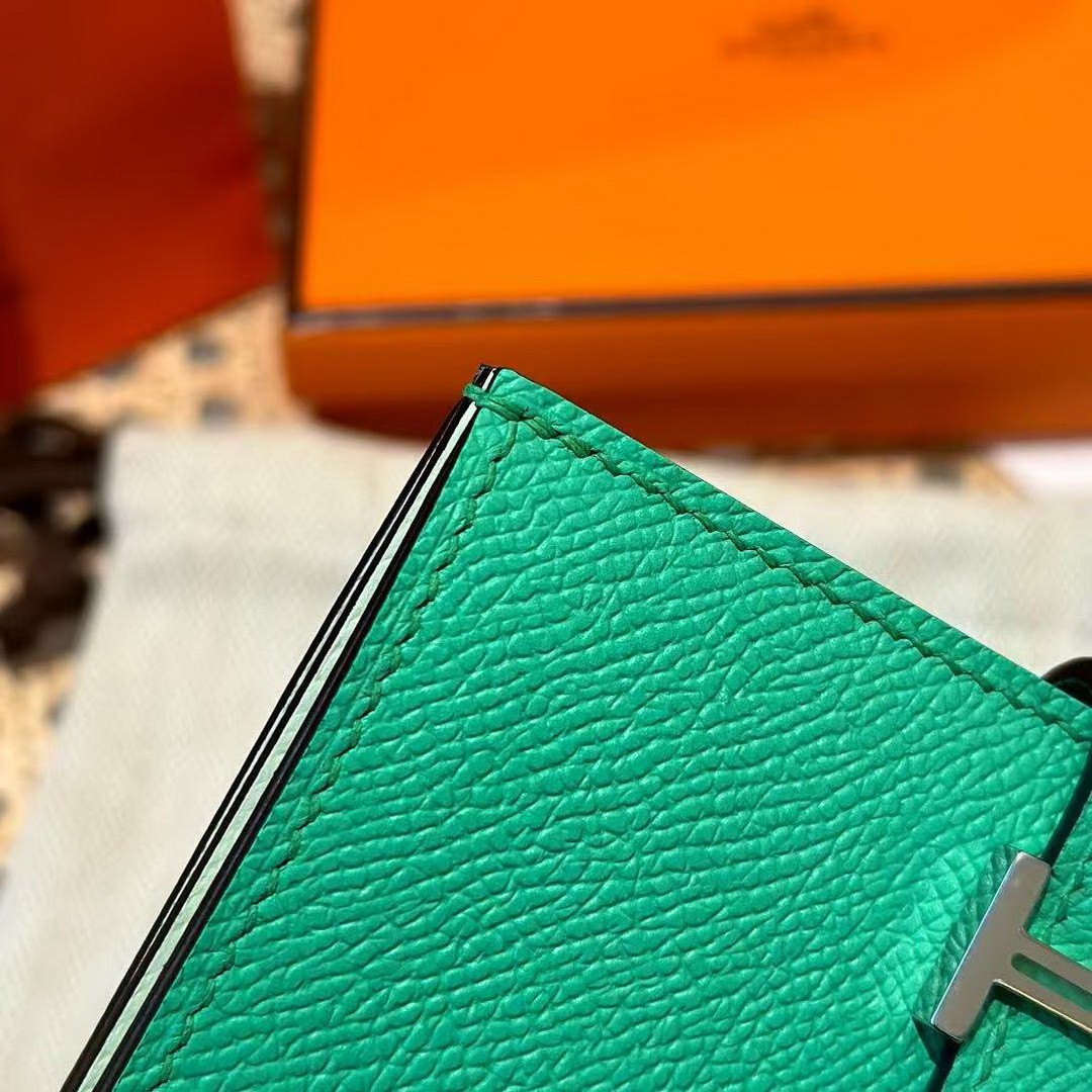 Hermes Bearn Compact Wallet Handmade In Epsom Calfskin Leather Silver Hardware OZ Comics OS Vert Fizz - Image 5