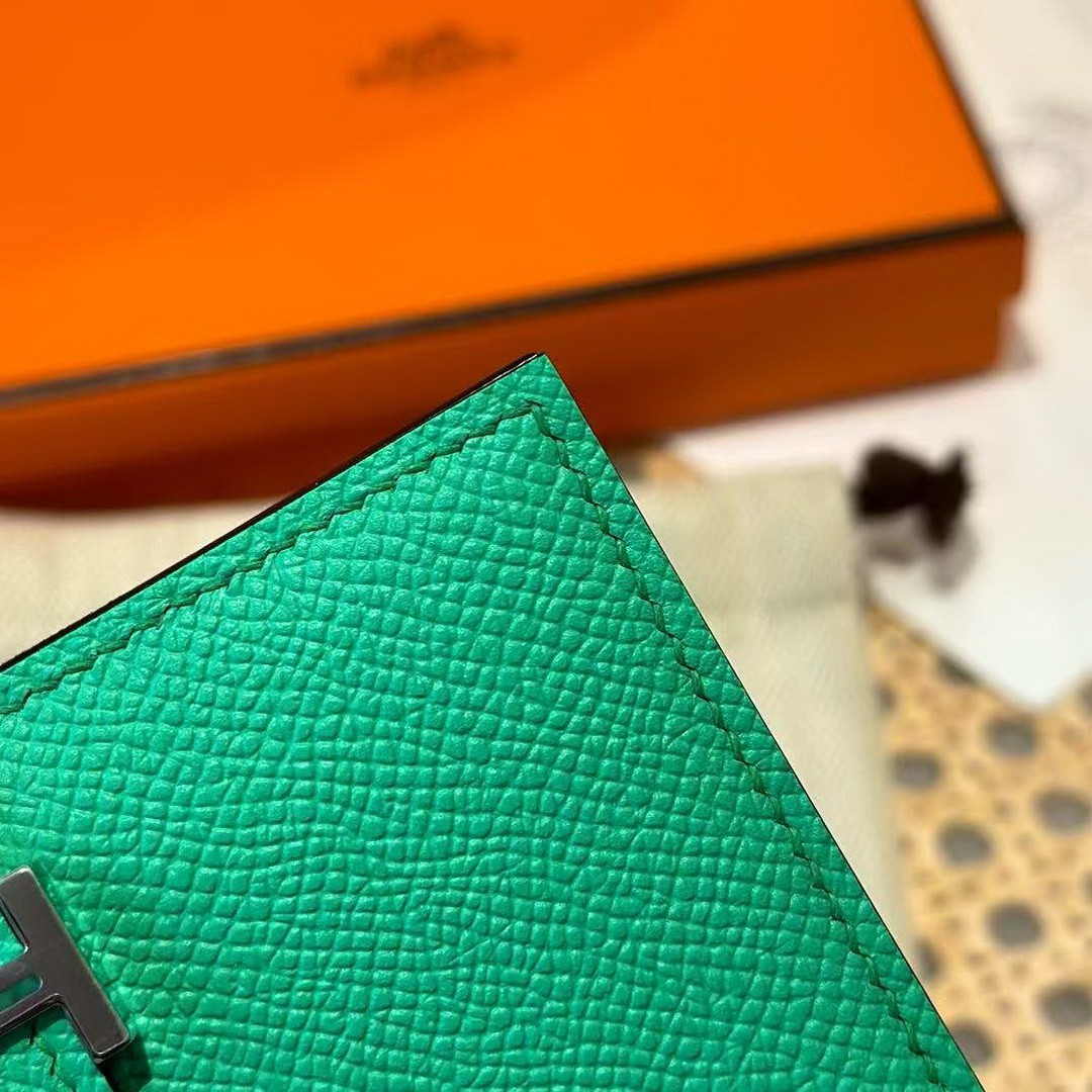 Hermes Bearn Compact Wallet Handmade In Epsom Calfskin Leather Silver Hardware OZ Comics OS Vert Fizz - Image 4