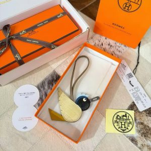 Alternative view of Hermes Birdy Charm Vanille - Jaune Ambre - Noir - Bleu Saphir - Bleu Glacier - Etoupe H083886CKAG