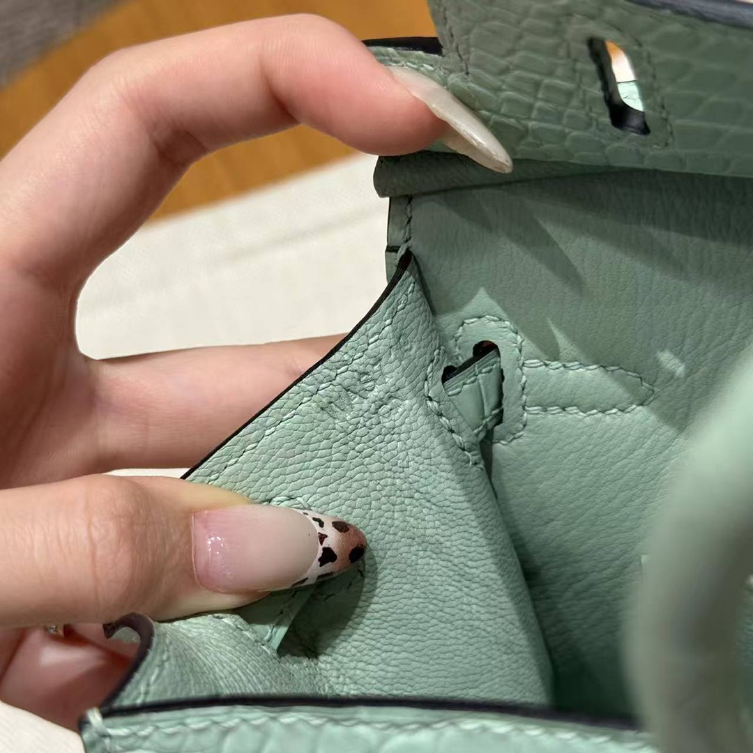 Hermes Birkin 20 Bag Handmade In Matte Alligator Leather Gold Hardware 6W Menthe - Image 4