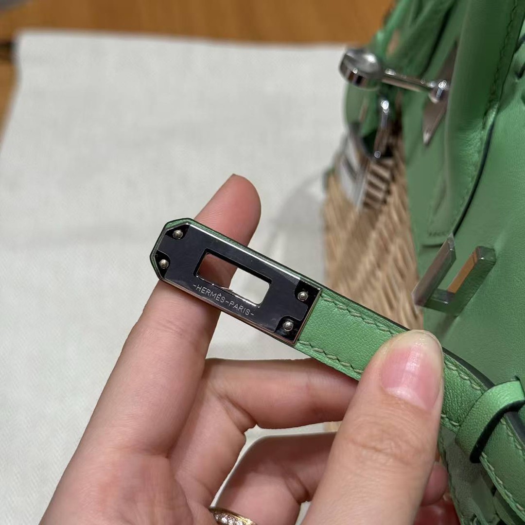 Hermes Birkin Picnic 25 Bag Handmade In Swift Calfskin Leather Silver Hardware 3i Vert Criquet - Image 12