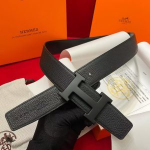 Alternative view of Constance Belt Buckle & Reversible Leather Strap 38 mm Box 135 and Togo Calfskin So Black Metal Finish Buckle Noir Noir