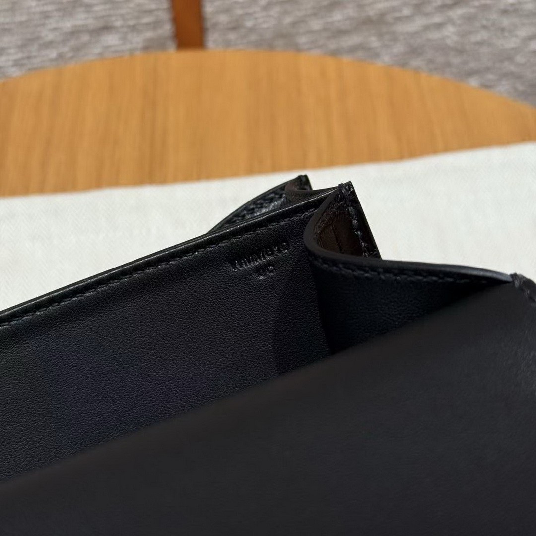 Hermes Constance 24 CM Bag Handmade In Matte Alligator Leather from Mississippi Black Enamel Fittings Hardware 89 Noir - Image 10