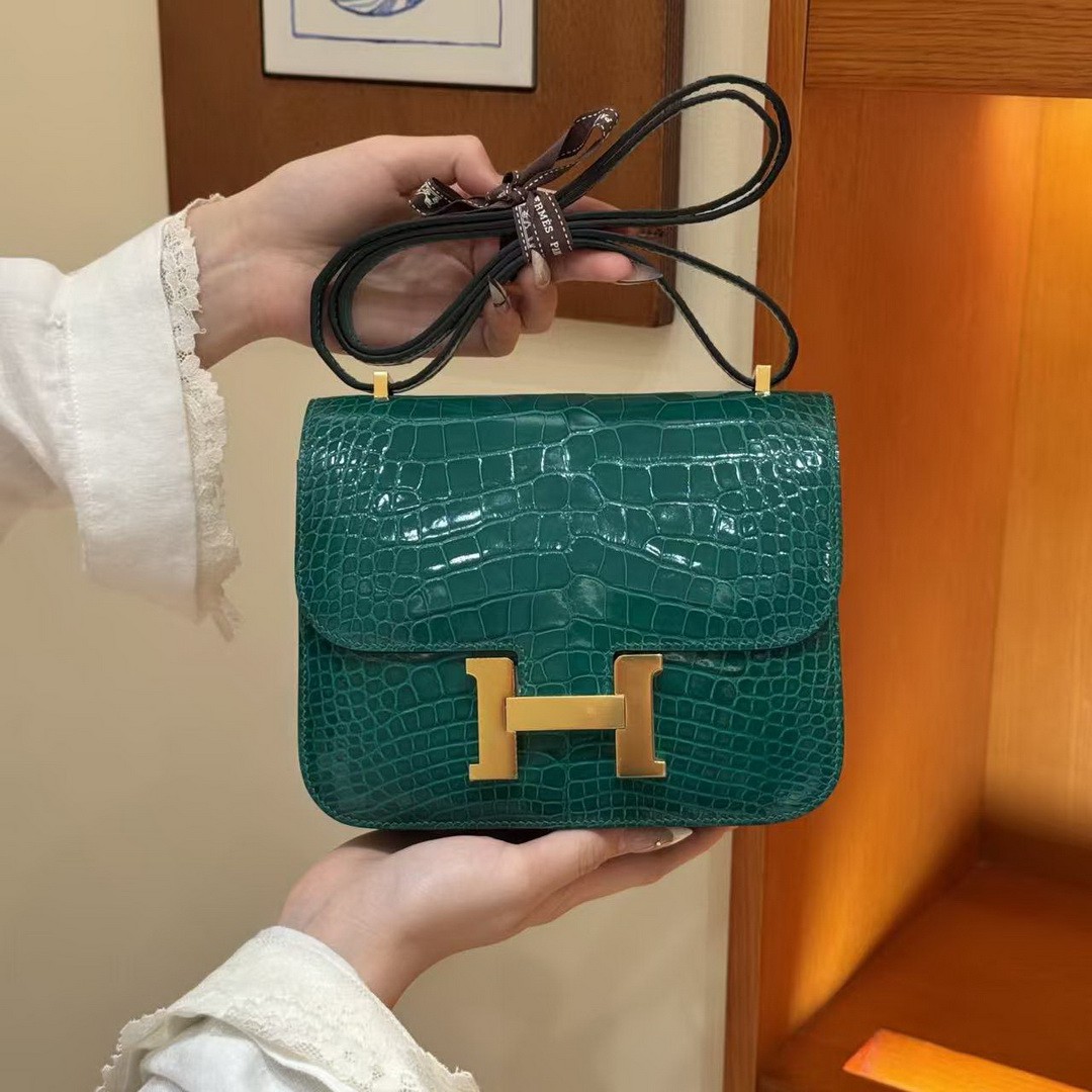 Hermes Constance 19 CM Bag Handmade In Bright Faced Alligator Leather from Mississippi Gold Hardware 6Q Vert Emeraude - Image 11