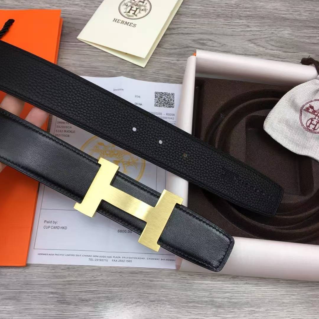 Constance Belt Buckle & Reversible Leather Strap 38 mm Box 135 and Togo Calfskin Brushed Permabrass Buckle Yellow Gold Noir Noir - Image 3