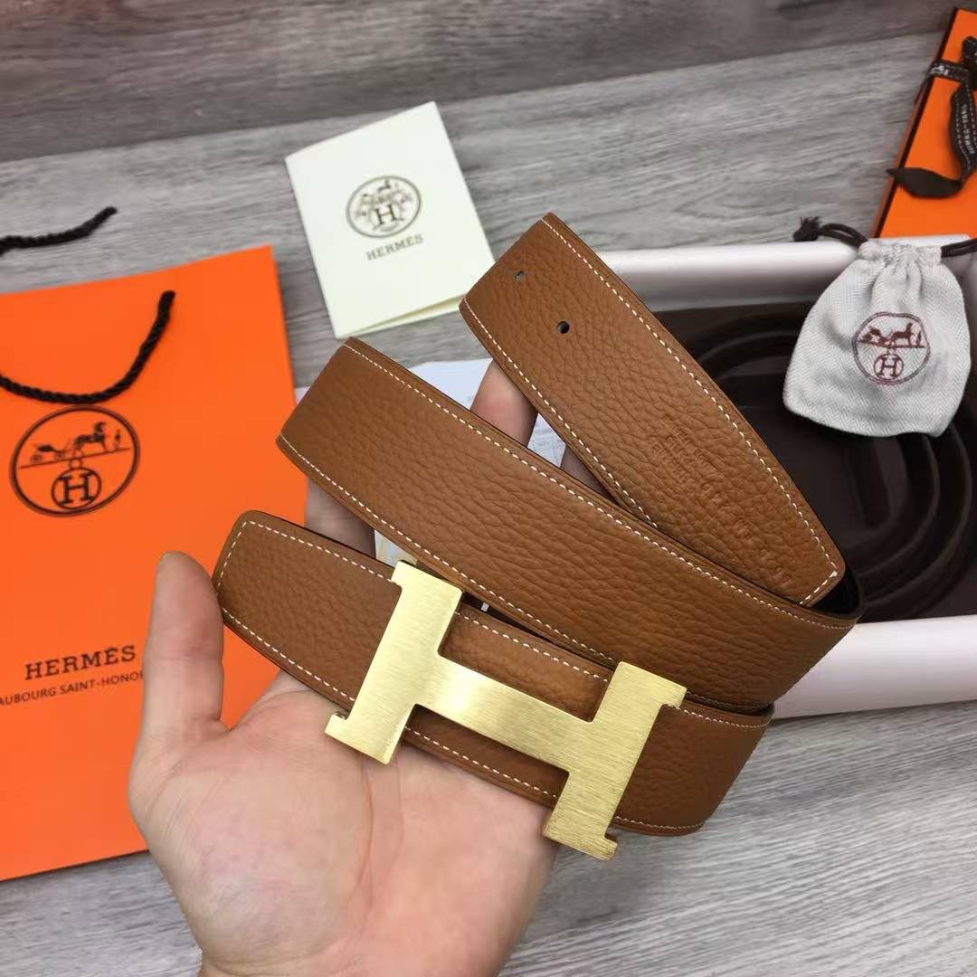 Constance Belt Buckle & Reversible Leather Strap 38 mm Box 135 and Togo Calfskin Brushed Permabrass Buckle Yellow Gold Noir Gold - Image 4