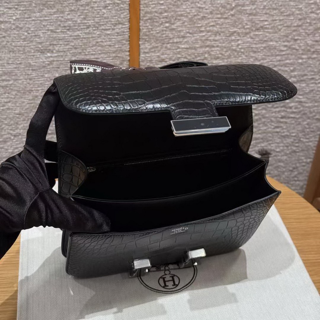 Hermes Constance 24 CM Bag Handmade In Matte Alligator Leather from Mississippi Black Enamel Fittings Hardware 89 Noir - Image 12