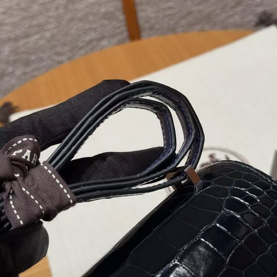 Hermes Constance 19 CM Bag Handmade In Bright Faced Alligator Leather from Mississippi Noir Hardware V0 Vert Rousseau 73 Blue Saphir - Image 7