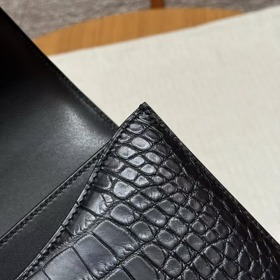 Hermes Constance 24 CM Bag Handmade In Matte Alligator Leather from Mississippi Black Enamel Fittings Hardware 89 Noir - Image 5