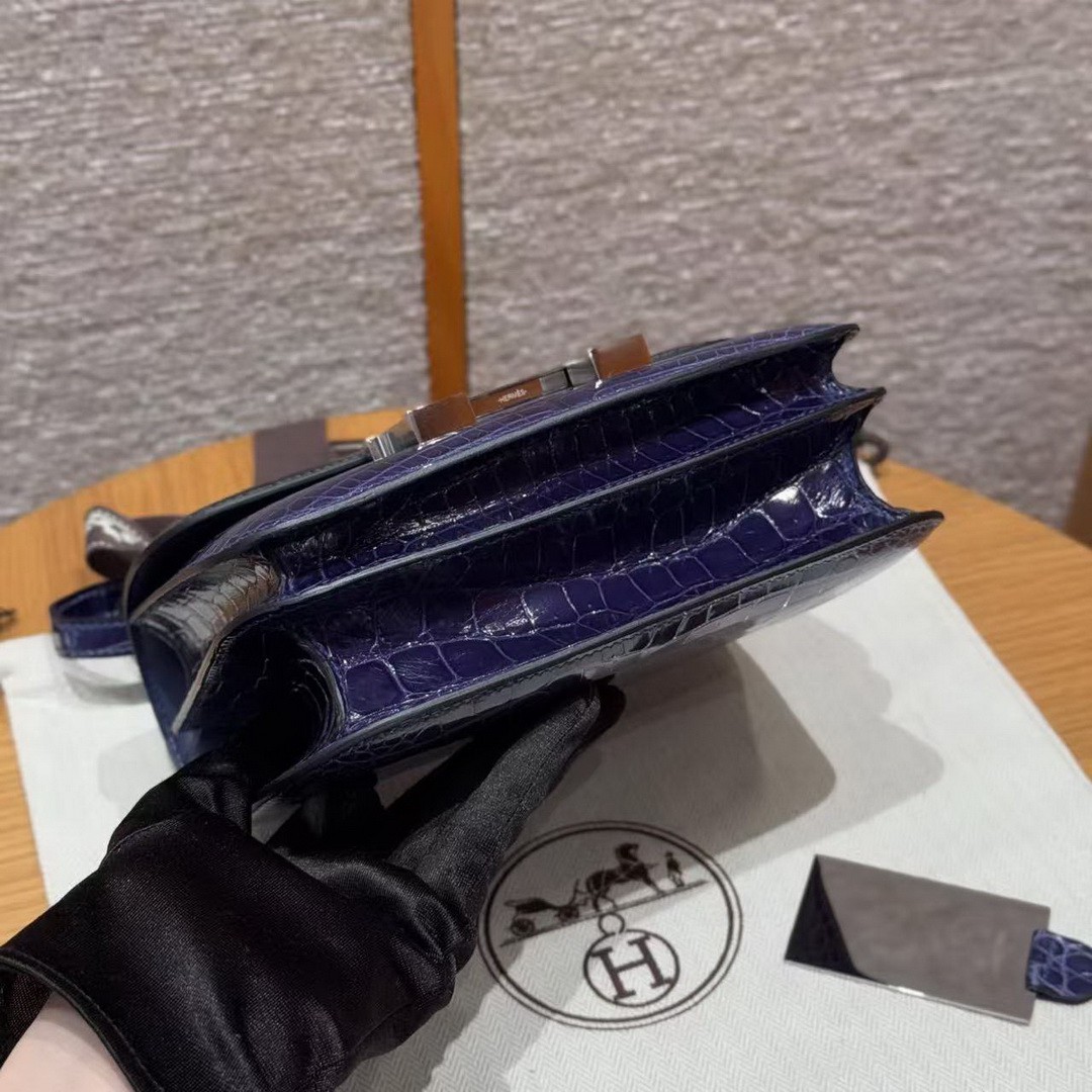 Hermes Constance 19 CM Bag Handmade In Bright Faced Alligator Leather from Mississippi Noir Hardware V0 Vert Rousseau 73 Blue Saphir - Image 20