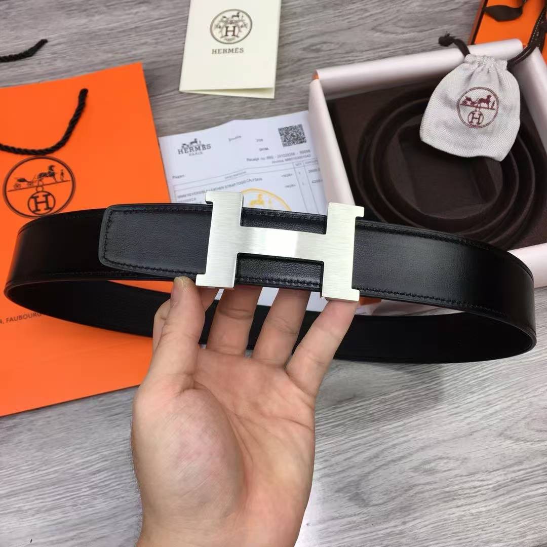 Constance Belt Buckle & Reversible Leather Strap 38 mm Box 135 and Togo Calfskin Brushed Permabrass Buckle Yellow Gold Noir Noir - Image 4