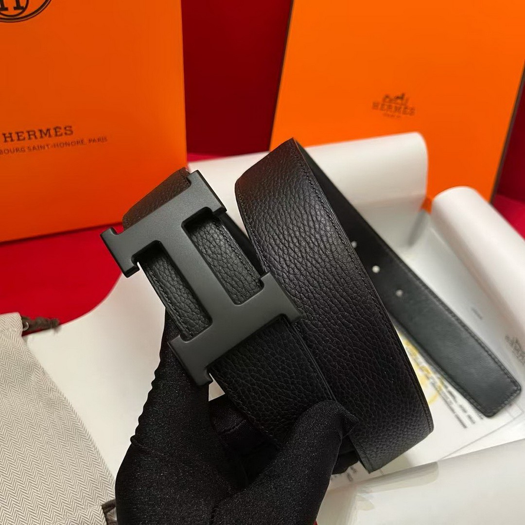 Constance Belt Buckle & Reversible Leather Strap 38 mm Box 135 and Togo Calfskin So Black Metal Finish Buckle Noir Noir - Image 4