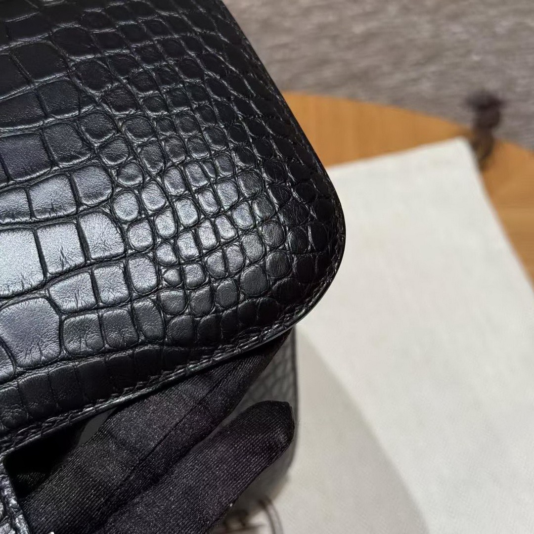 Hermes Constance 24 CM Bag Handmade In Matte Alligator Leather from Mississippi Black Enamel Fittings Hardware 89 Noir - Image 7