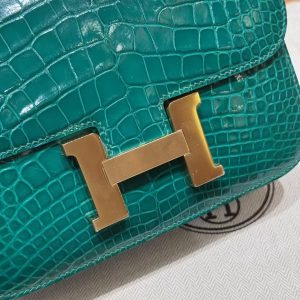 Hermes Constance 19 CM Bag Handmade In Bright Faced Alligator Leather from Mississippi Gold Hardware 6Q Vert Emeraude - Image 13