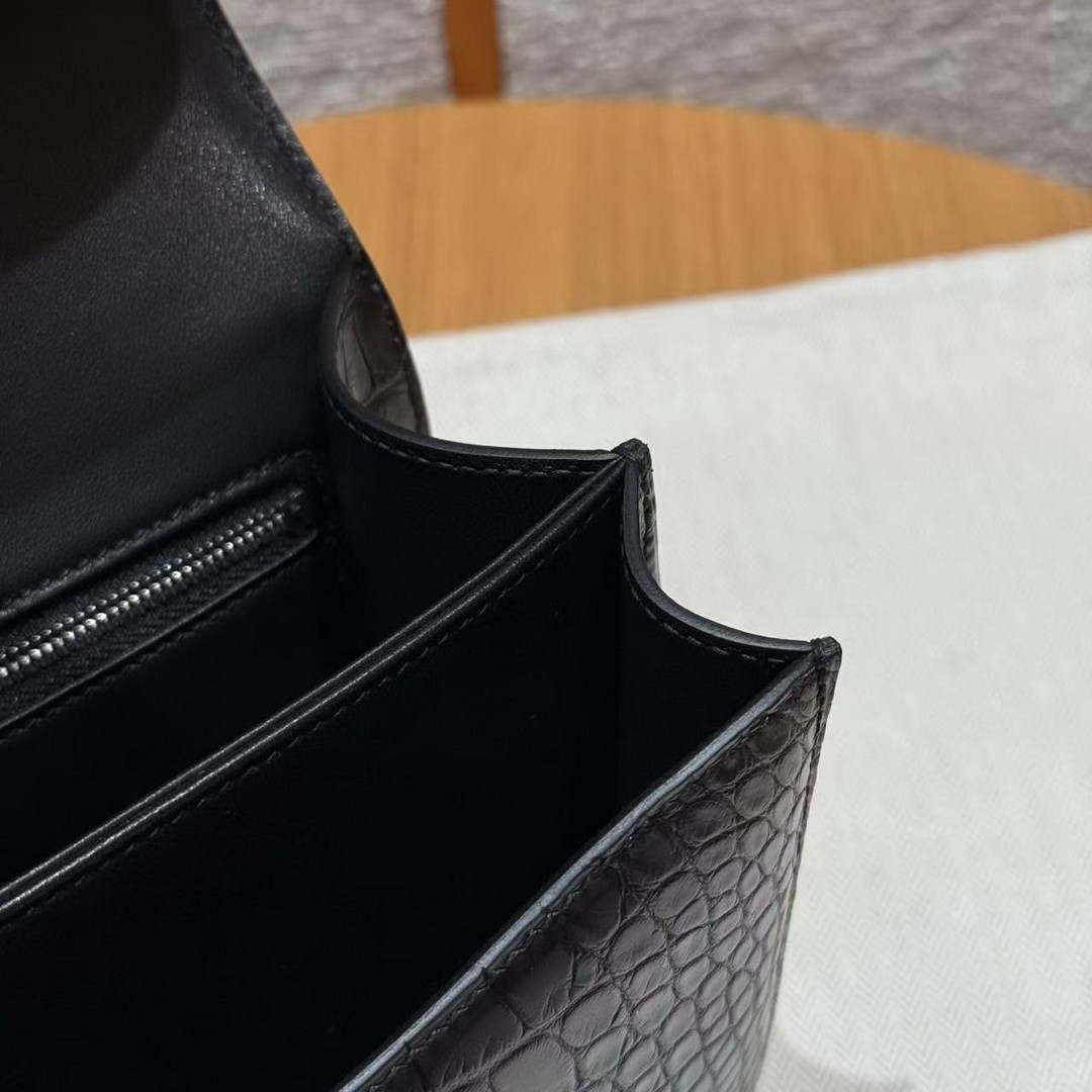 Hermes Constance 24 CM Bag Handmade In Matte Alligator Leather from Mississippi Black Enamel Fittings Hardware 89 Noir - Image 4
