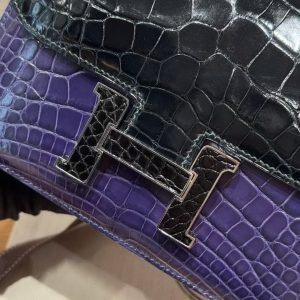 Hermes Constance 19 CM Bag Handmade In Bright Faced Alligator Leather from Mississippi Noir Hardware V0 Vert Rousseau 73 Blue Saphir - Image 6