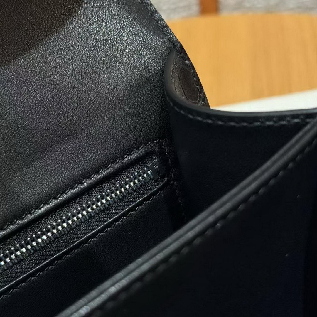 Hermes Constance 24 CM Bag Handmade In Matte Alligator Leather from Mississippi Black Enamel Fittings Hardware 89 Noir - Image 3