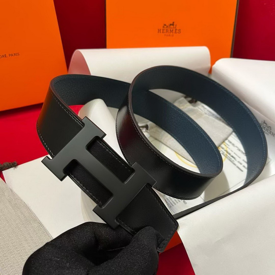 Constance Belt Buckle & Reversible Leather Strap 38 mm Box 135 and Togo Calfskin So Black Metal Finish Buckle Noir Bleu De Prusse - Image 4