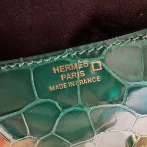 Hermes Constance 19 CM Bag Handmade In Bright Faced Alligator Leather from Mississippi Gold Hardware 6Q Vert Emeraude - Image 15
