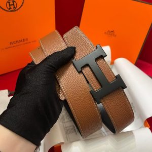 Constance Belt Buckle & Reversible Leather Strap 38 mm Box 135 and Togo Calfskin So Black Metal Finish Buckle Noir Gold - Image 9