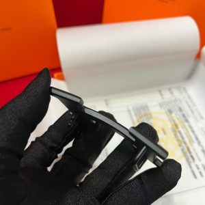 Constance Belt Buckle & Reversible Leather Strap 38 mm Box 135 and Togo Calfskin So Black Metal Finish Buckle Noir Noir - Image 7