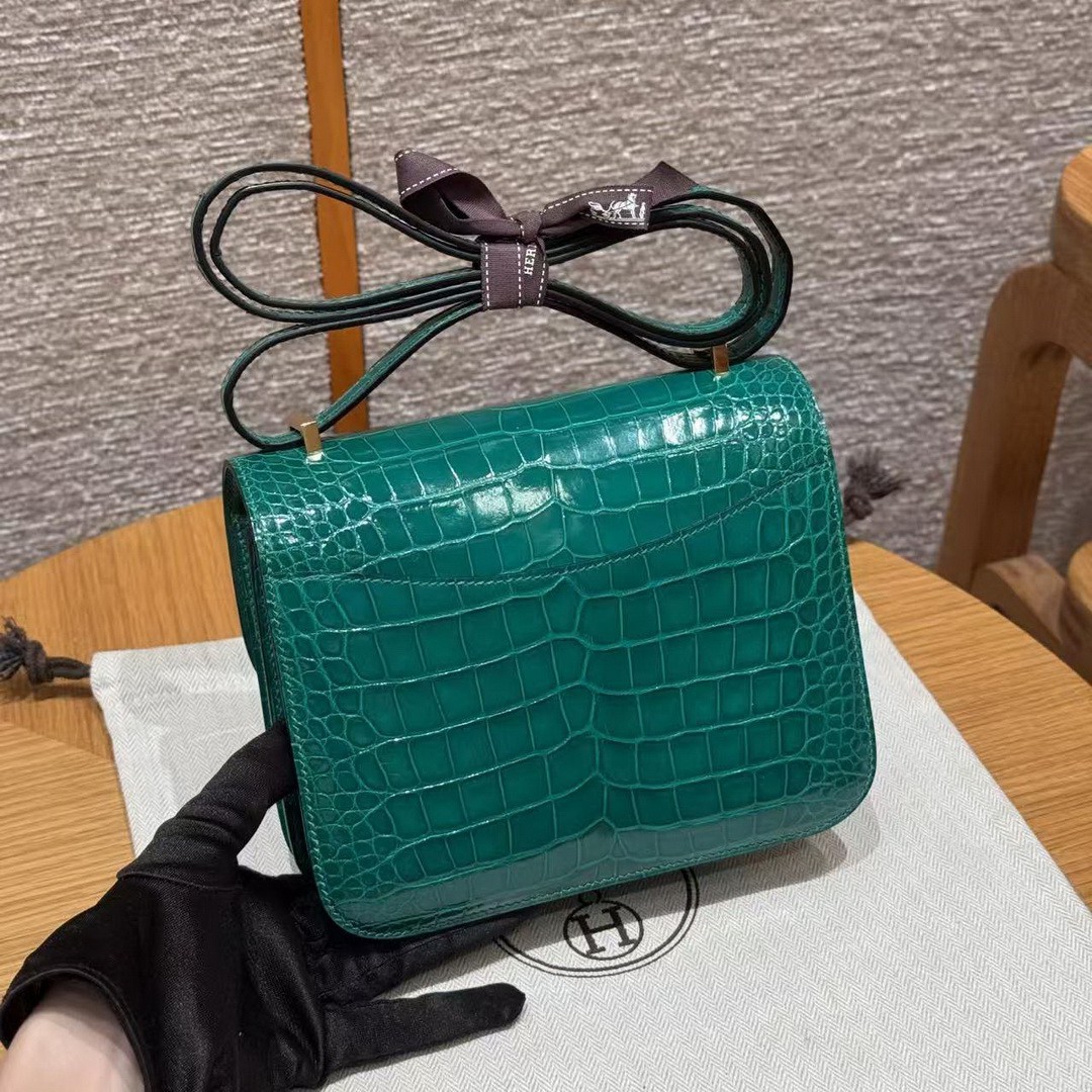 Hermes Constance 19 CM Bag Handmade In Bright Faced Alligator Leather from Mississippi Gold Hardware 6Q Vert Emeraude - Image 2