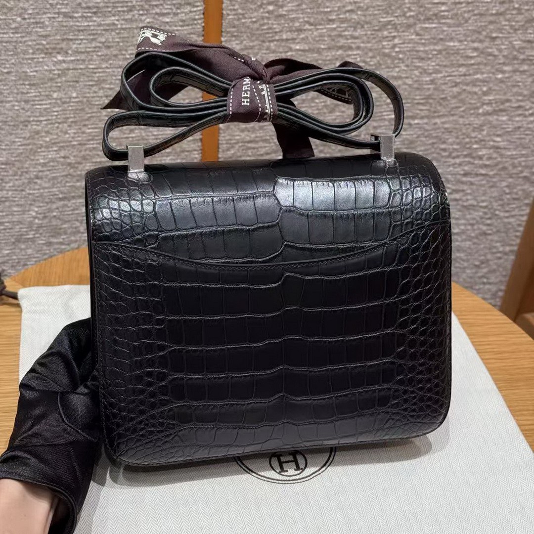 Hermes Constance 24 CM Bag Handmade In Matte Alligator Leather from Mississippi Black Enamel Fittings Hardware 89 Noir - Image 2