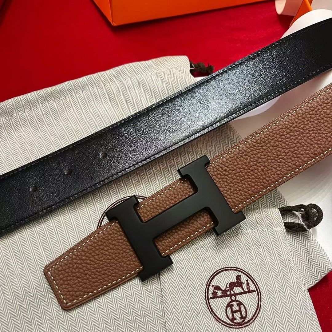 Constance Belt Buckle & Reversible Leather Strap 38 mm Box 135 and Togo Calfskin So Black Metal Finish Buckle Noir Gold - Image 7