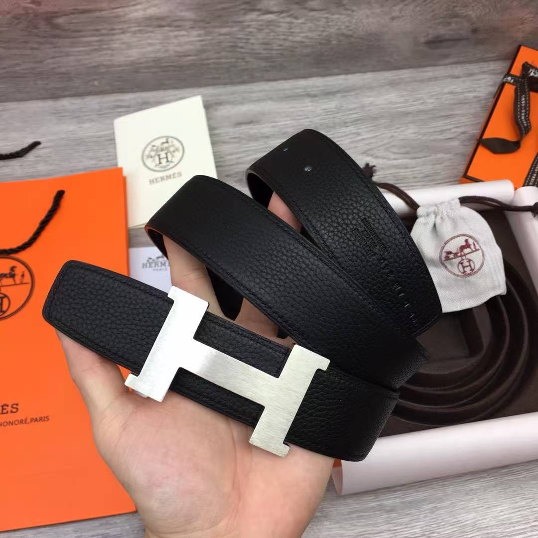 Constance Belt Buckle & Reversible Leather Strap 38 mm Box 135 and Togo Calfskin Brushed Permabrass Buckle Yellow Gold Noir Noir - Image 7