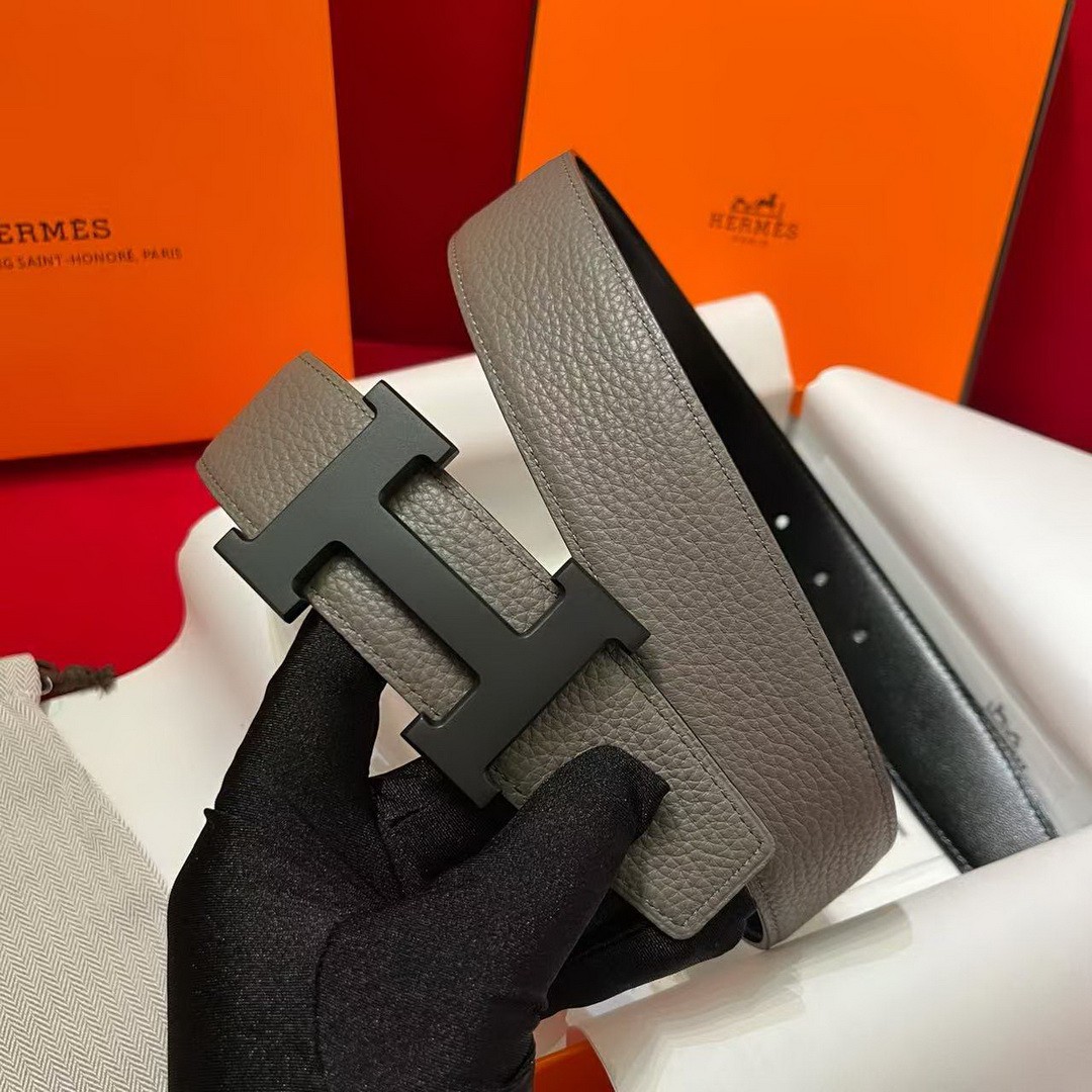 Constance Belt Buckle & Reversible Leather Strap 38 mm Box 135 and Togo Calfskin So Black Metal Finish Buckle Noir Étoupe - Image 7