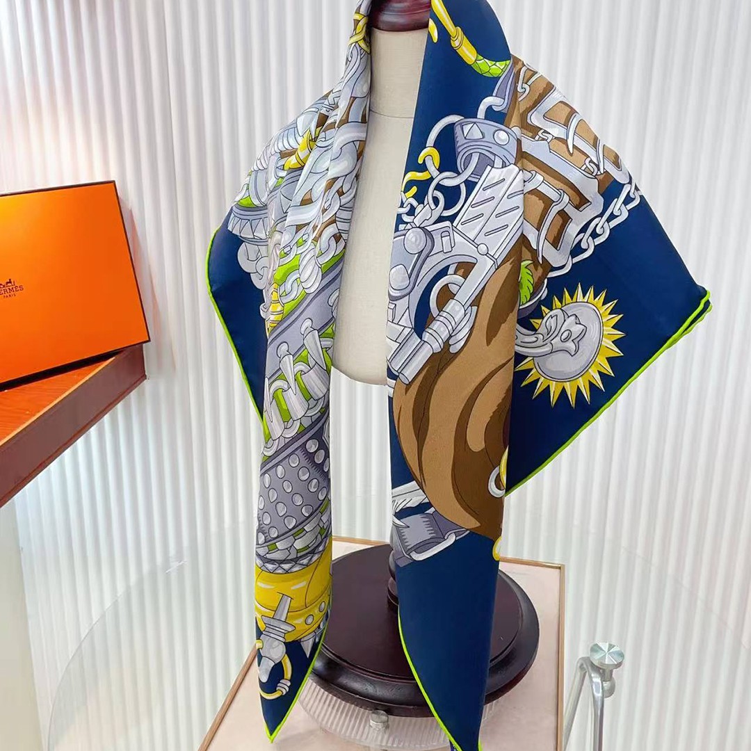 Hermes Cheval Heavy Metal Scarf 100 Cashmere and Silk H104295T 05 - Image 6
