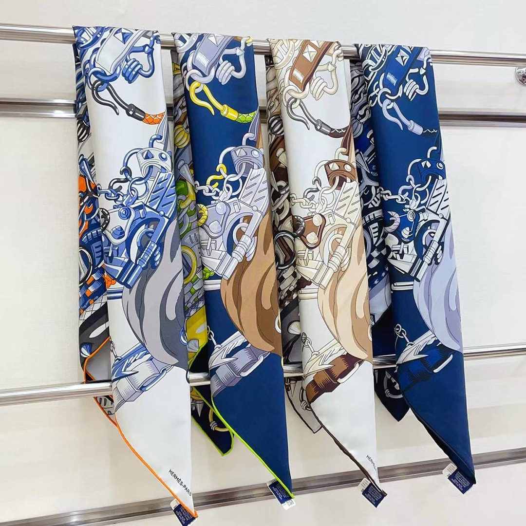Hermes Cheval Heavy Metal Scarf 100 Cashmere and Silk H104295T 05 - Image 3
