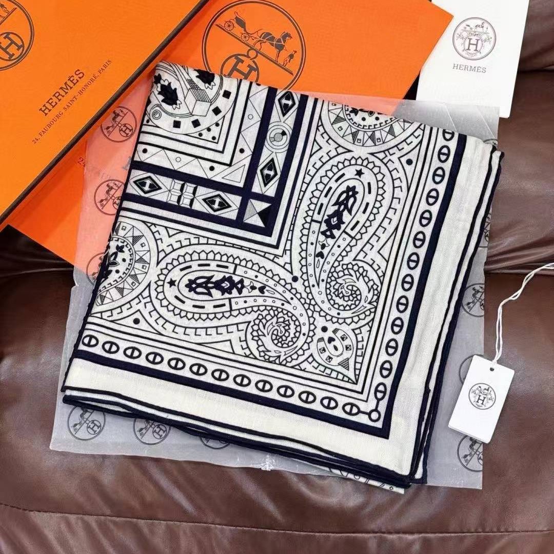 Hermes Cheval de Coeur Bandana Shawl 140 70% Cashmere 30% Silk H244259S 05 - Image 11