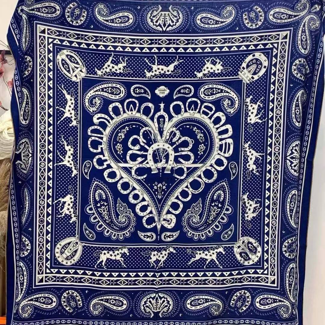 Hermes Cheval de Coeur Bandana Shawl 140 70% Cashmere 30% Silk H244259S 05 - Image 8