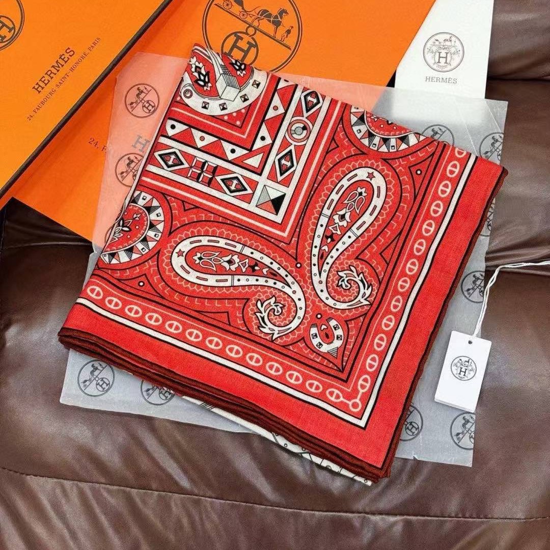 Hermes Cheval de Coeur Bandana Shawl 140 70% Cashmere 30% Silk H244259S 05 - Image 3