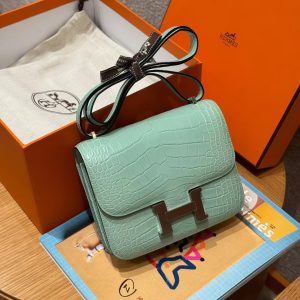 Hermes Constance 19 CM Bag Handmade In Matte Alligator Leather from Mississippi Silver Hardware 6W Menthe - Image 3