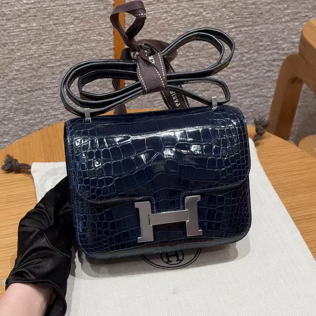 Hermes Constance 19 CM Bag Handmade In Alligator Leather from Mississippi Silver Hardware 78 Bleu Marine