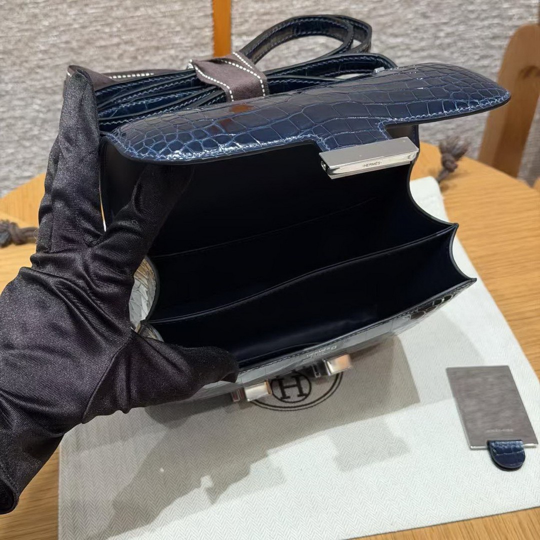 Hermes Constance 19 CM Bag Handmade In Alligator Leather from Mississippi Silver Hardware 78 Bleu Marine - Image 13