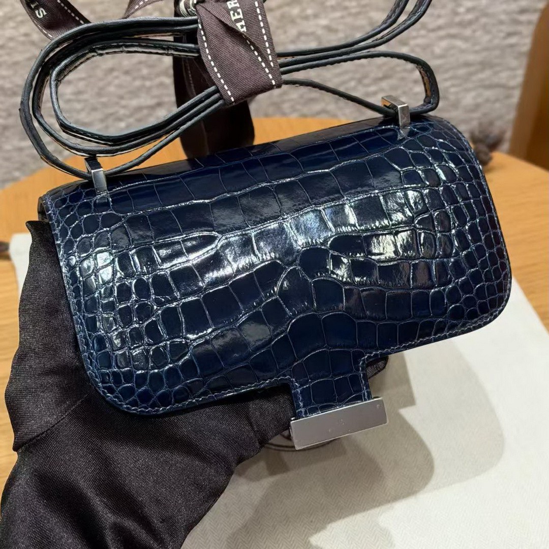 Hermes Constance 19 CM Bag Handmade In Alligator Leather from Mississippi Silver Hardware 78 Bleu Marine - Image 8
