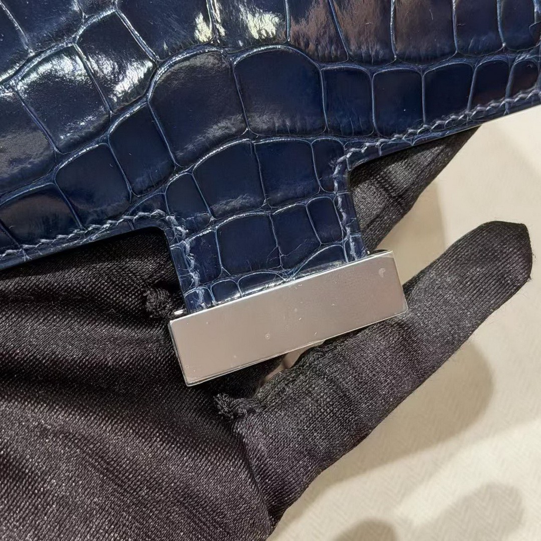 Hermes Constance 19 CM Bag Handmade In Alligator Leather from Mississippi Silver Hardware 78 Bleu Marine - Image 7