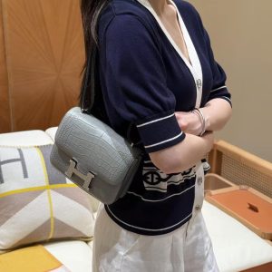 Hermes Constance 19 CM Bag Handmade In Matte Alligator Leather from Mississippi Silver Hardware 80 Gris Perle - Image 4