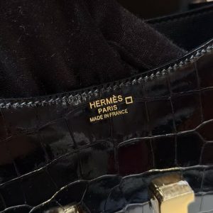 Hermes Constance 19 CM Bag Handmade In Alligator Leather from Mississippi Gold Hardware 89 Noir - Image 17