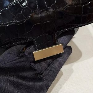 Hermes Constance 19 CM Bag Handmade In Alligator Leather from Mississippi Gold Hardware 89 Noir - Image 12