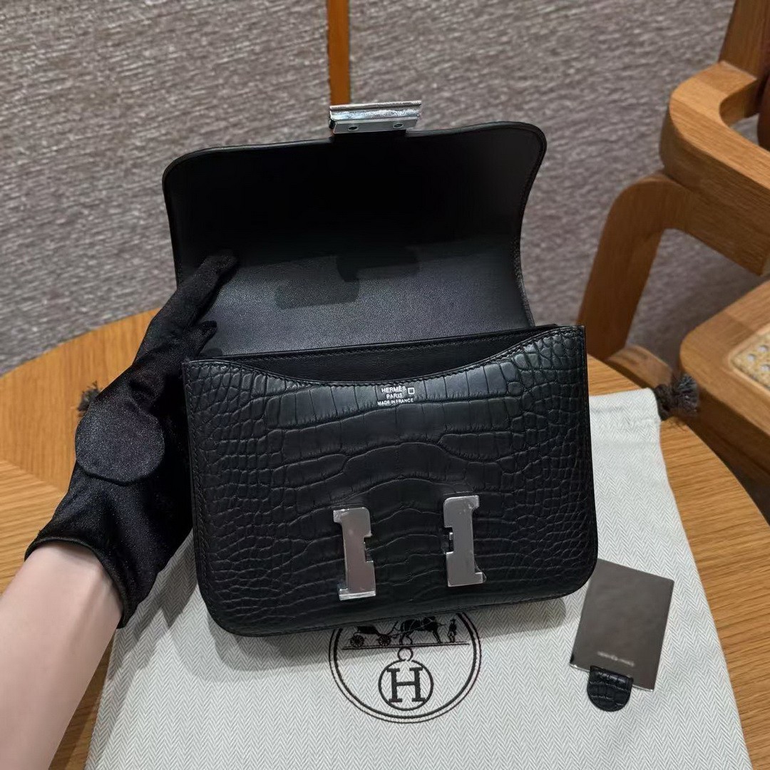 Hermes Constance 19 CM Bag Handmade In Matte America Crocodile Leather Silver Hardware 89 Noir - Image 17